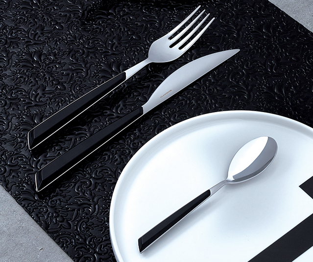 https://lovemyhouse.co.za/wp-content/uploads/2020/11/buggatti-cutlery-set-black-2.jpg